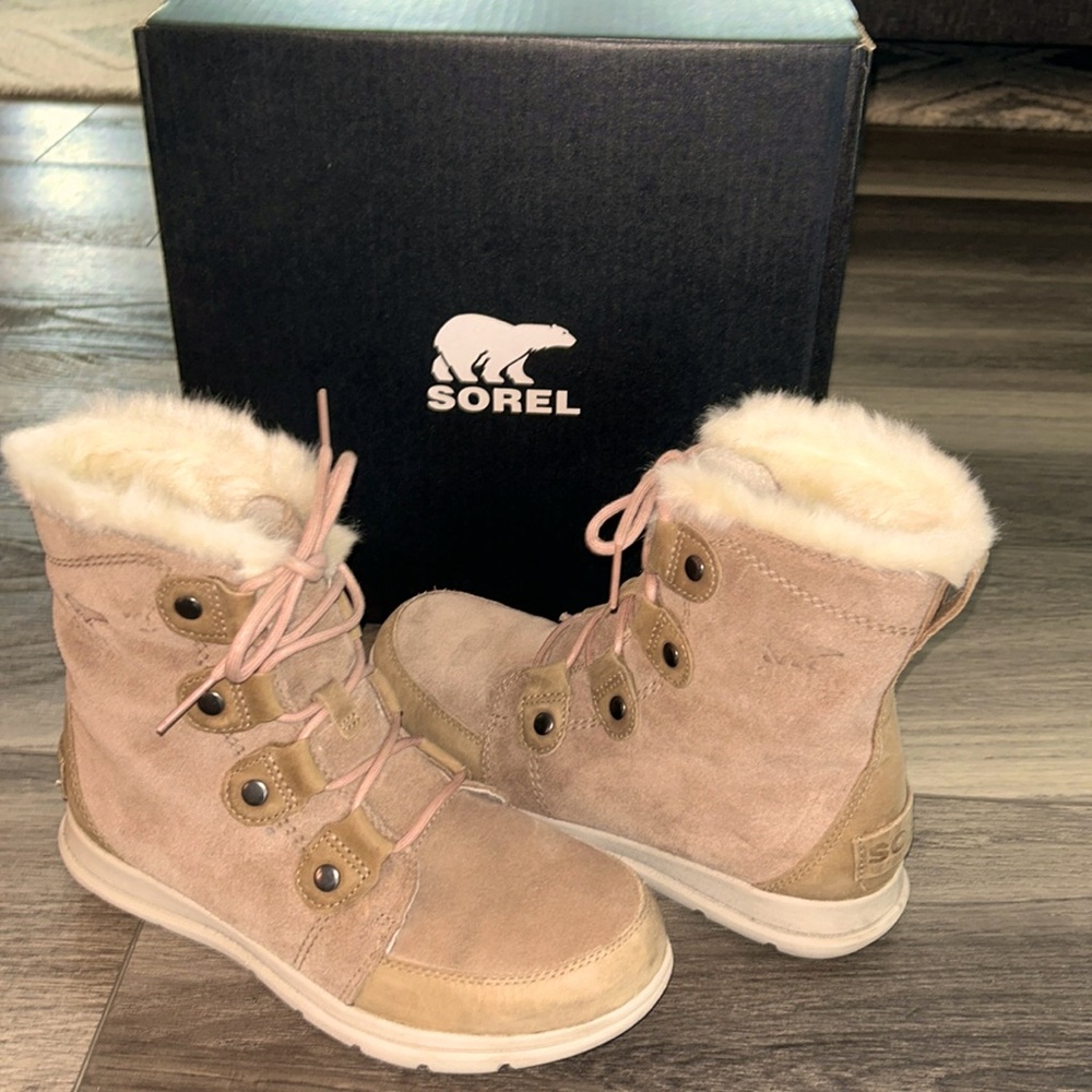 Sorel ladies boots size 8.5 great condition. Comfortable and warm.